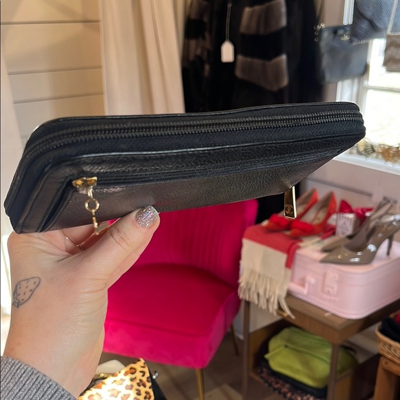 Chanel Black Caviar Leather Zippy Wallet - Picture 7 of 13